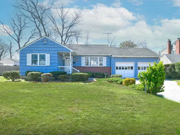 2026 Decker Avenue, Merrick, NY 11566