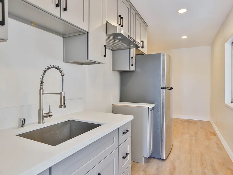 4132 Lynd Ave #B — Photo 9