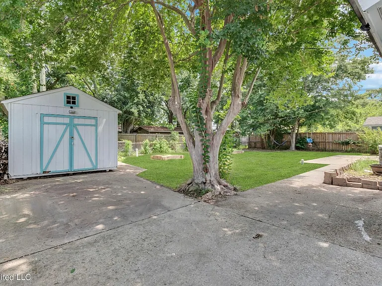 2211 Tucker Ave — Photo 7