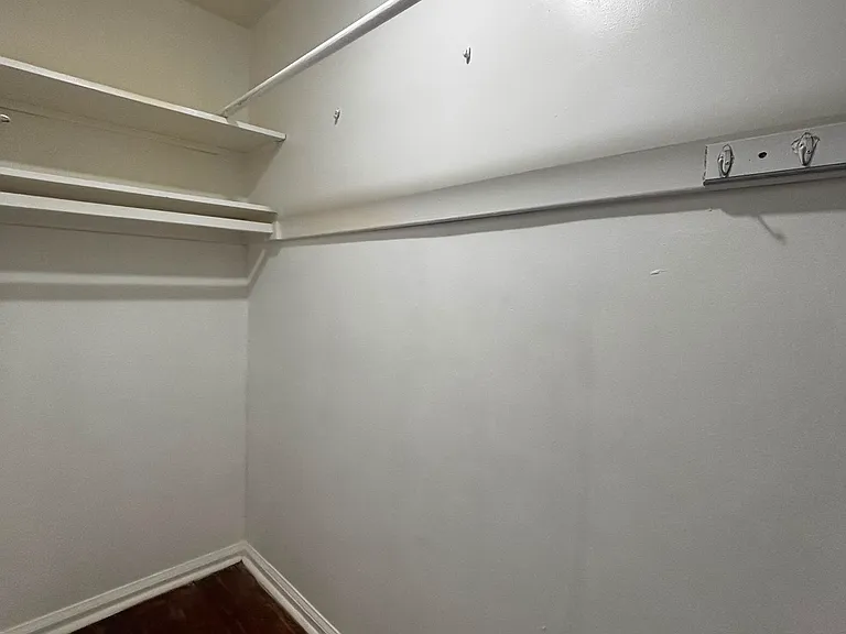 907 Park Ave #D21 — Photo 9