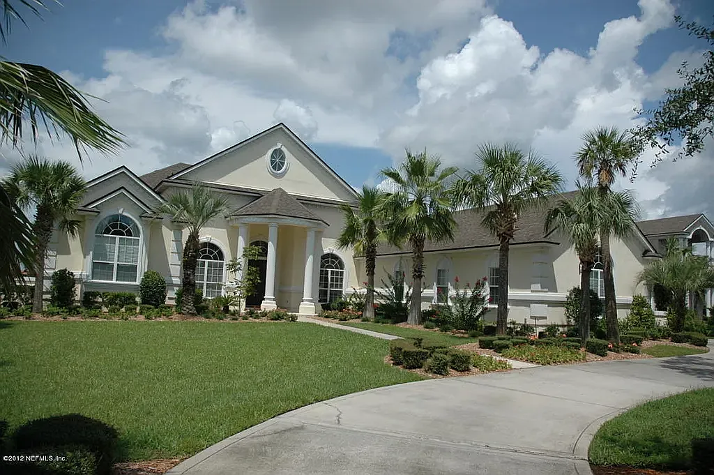 6 bed, 5000 sqft, $8,000 — Photo 2