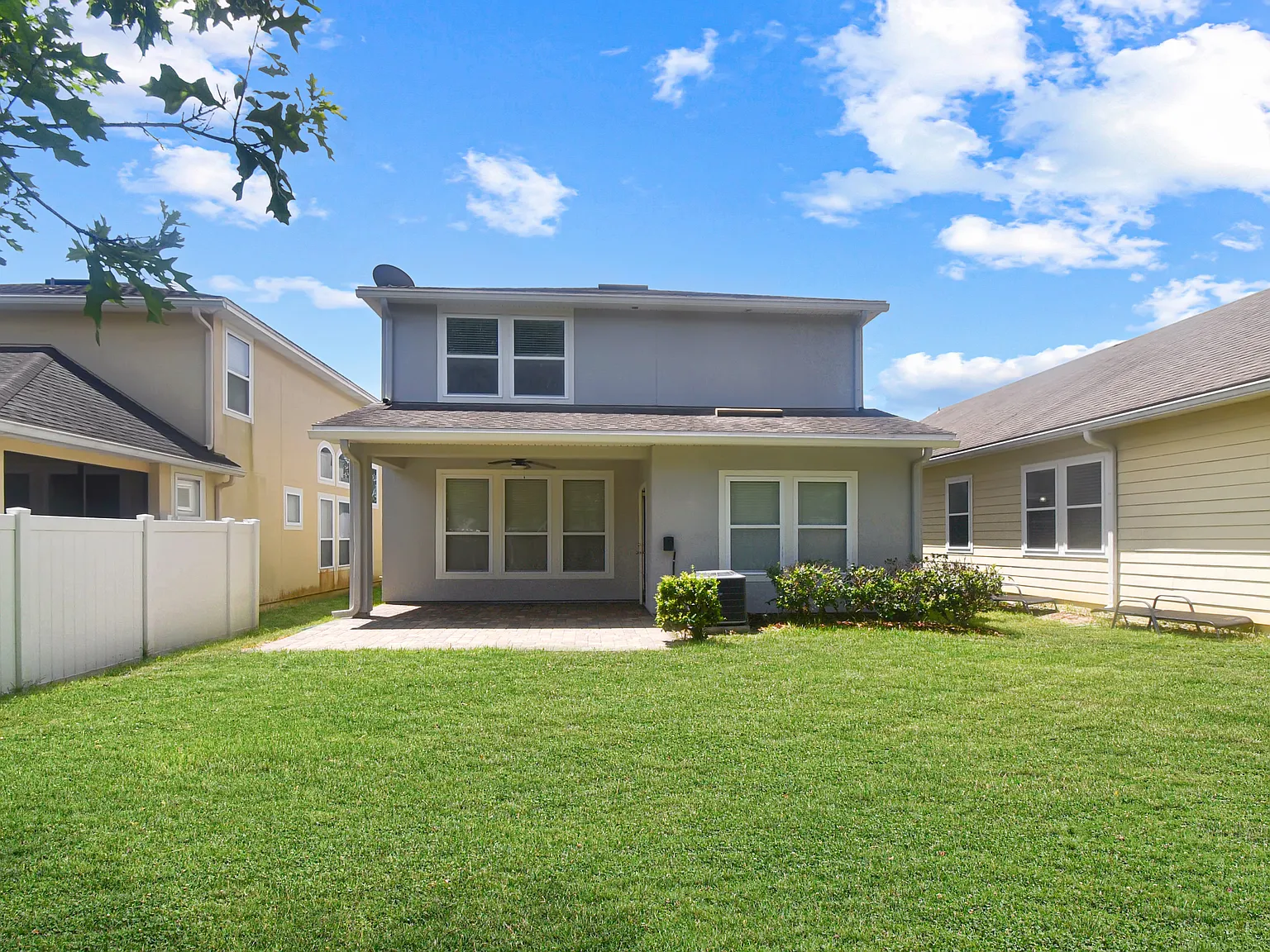 3 bed, 2.5 bath, 2564 sqft, $3,200 — Photo 3
