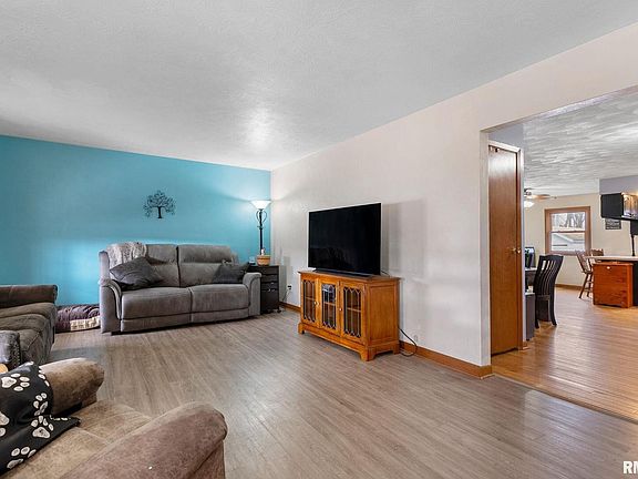 5th image of 14 Crestview Dr