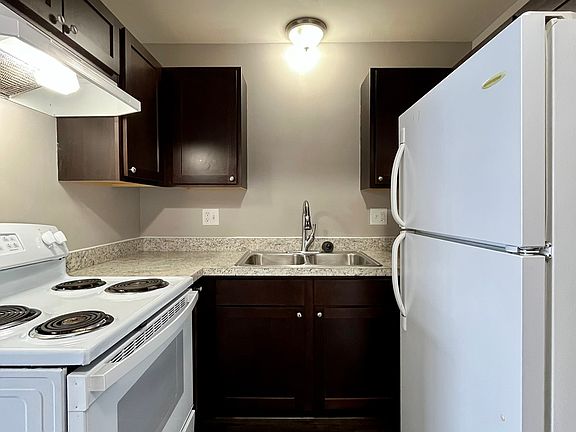 4th image of 249 Chestnut St APT 204