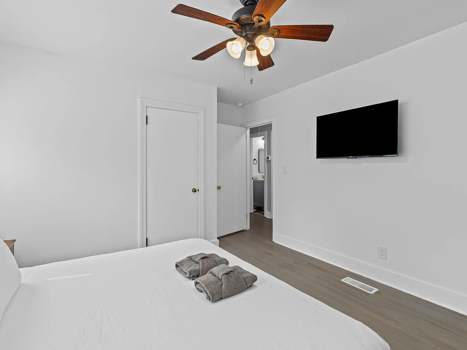 2 bed, 996 sqft, $2,800 — Photo 3