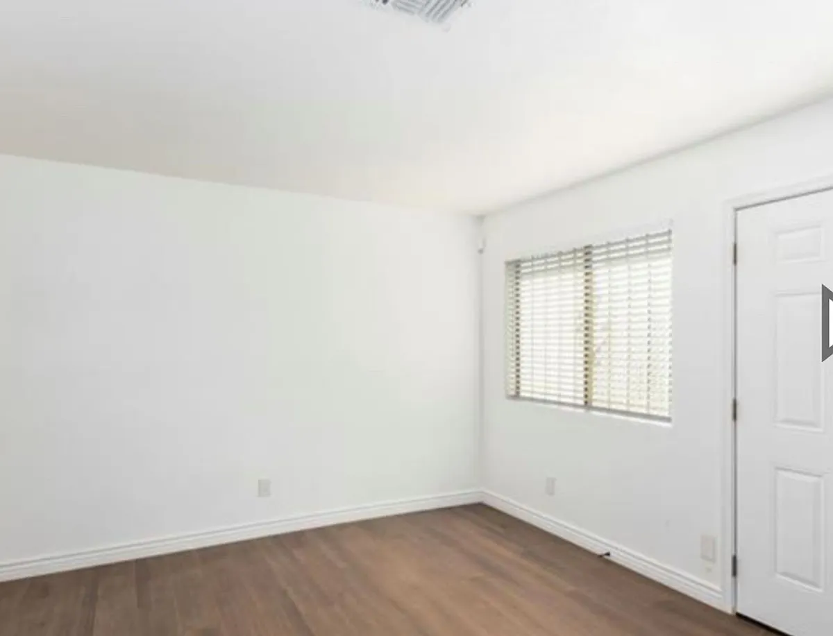 Building Photo - 1438 E Adams St #1