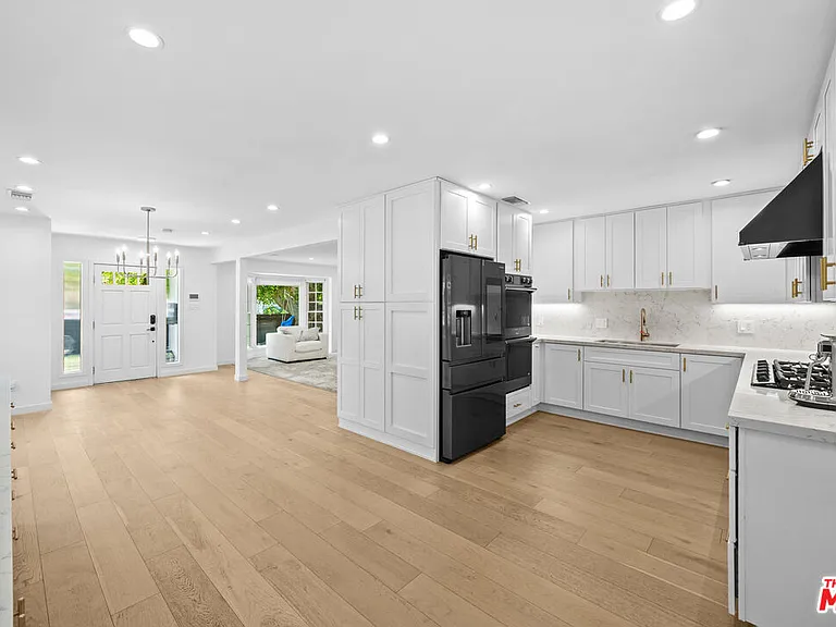 9007 David Ave — Photo 14