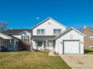 301 Meadows Dr, Sugar Grove, IL 60554