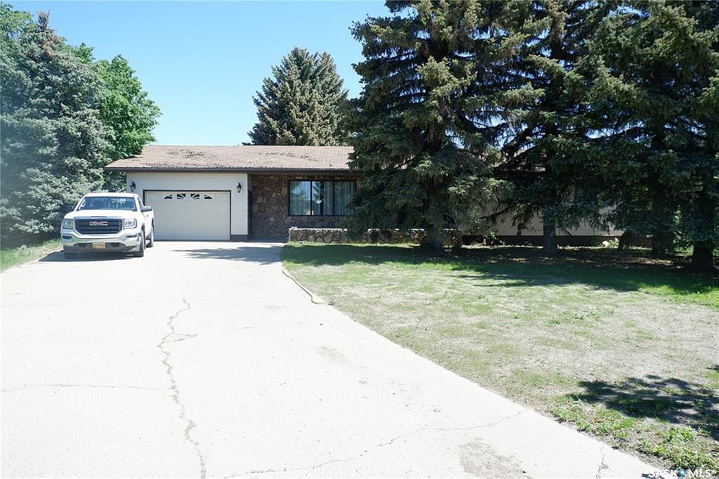 329 Southview DRIVE, Coronach, SK S0H 0Z0 MLS SK973096 Zillow