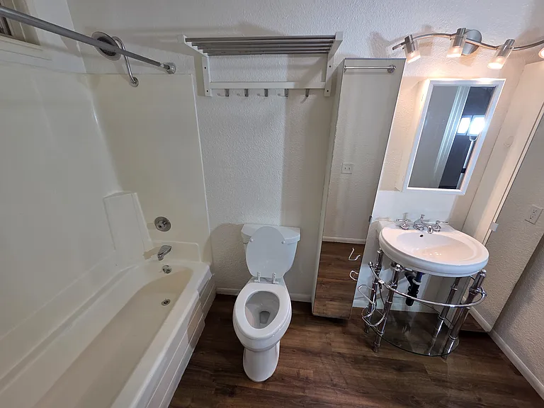 2530 Clairemont Dr #107 — Photo 14