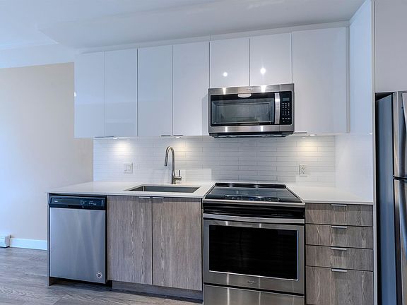 5th image of 37881 Cleveland Ave #203