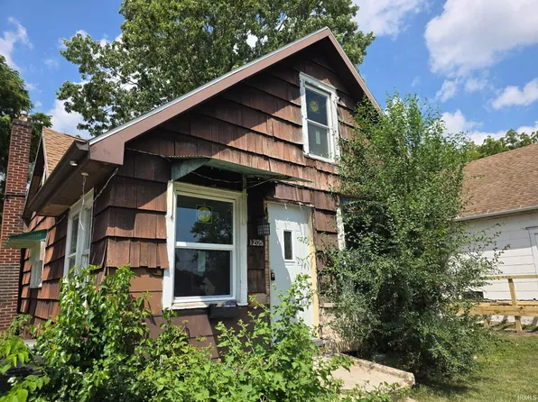 1205 Queen St, South Bend, IN 46616