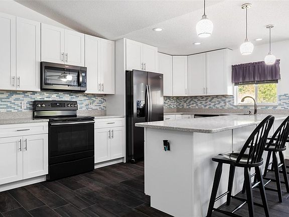 5th image of 30 Bronson Ln