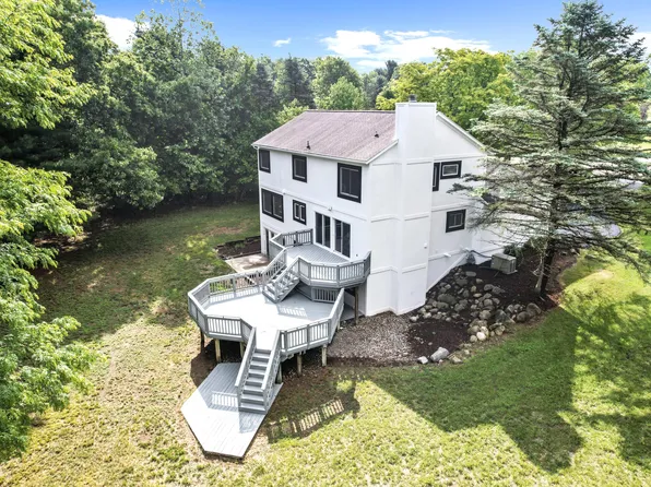 3999 Edmonton Ct, Ann Arbor, MI 48103