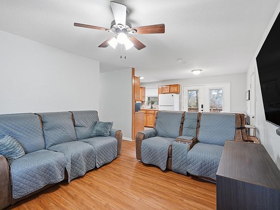 3rd image of 4 Hamby Ln