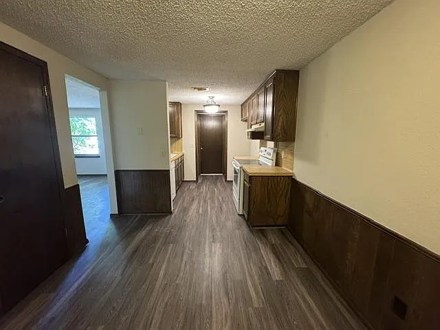 512 Nimrod Rd — Photo 5