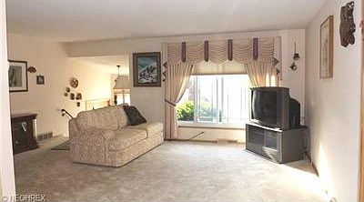 4th image of 6791 Hollywood Dr