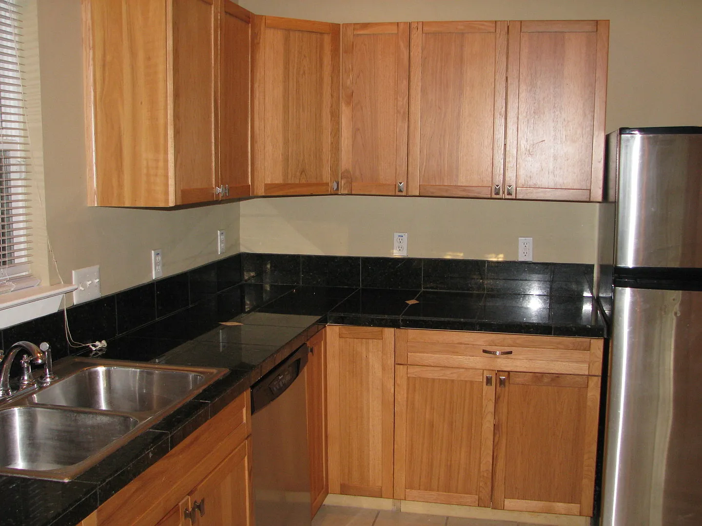 Ut Pre-Lease: North Campus 6 Bed / 3 Bath Remodel, High-End Kitchen Features Ss Appliances, Wood ... — Photo 3