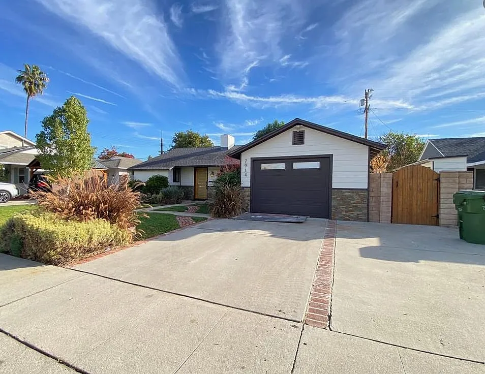 3 bed, 1350 sqft, $5,100 — Photo 1