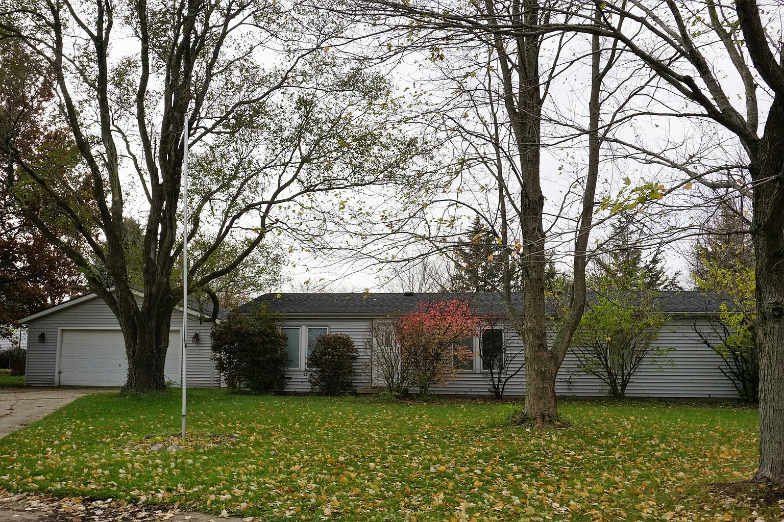 1207 Salmon Ct photo 1