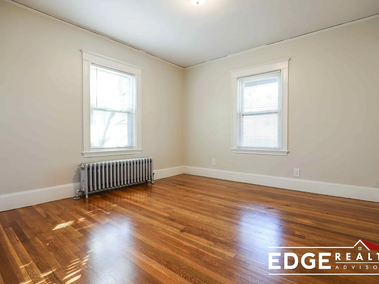 4 bed, 2200 sqft, $4,600 — Photo 3