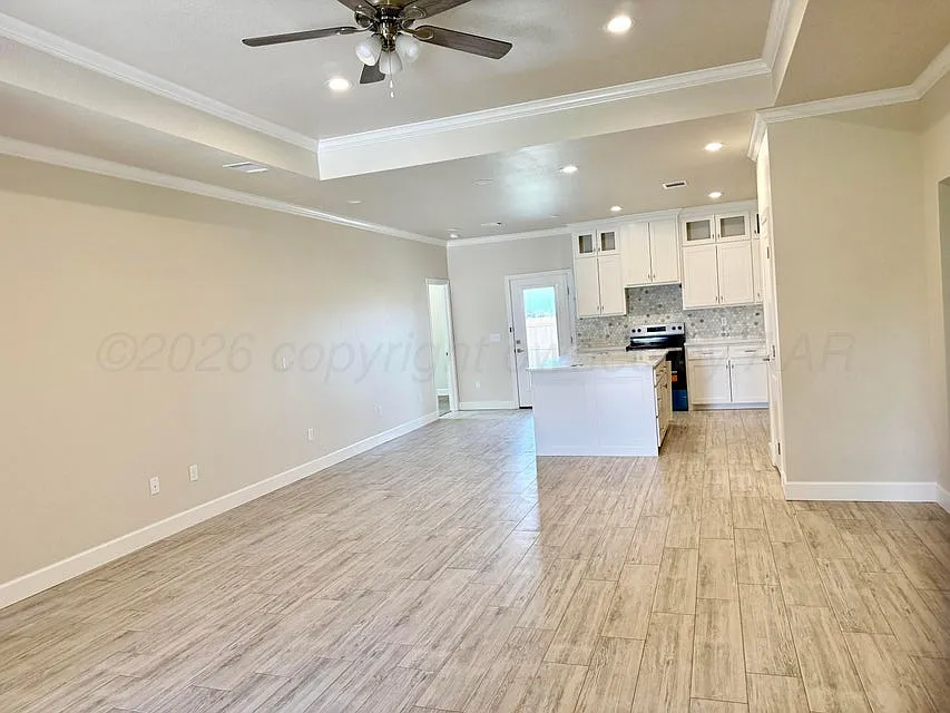 4 bed, 1830 sqft, $2,475 — Photo 2