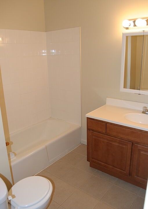2nd image of 5746 N Park Ave APT 1E