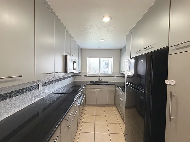 240 W Verdugo Ave #P — Photo 11