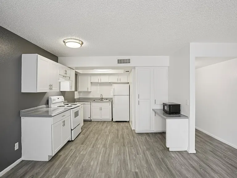 Lemon Grove Apartments — Photo 5