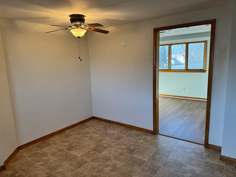 363 University Ave — Photo 17