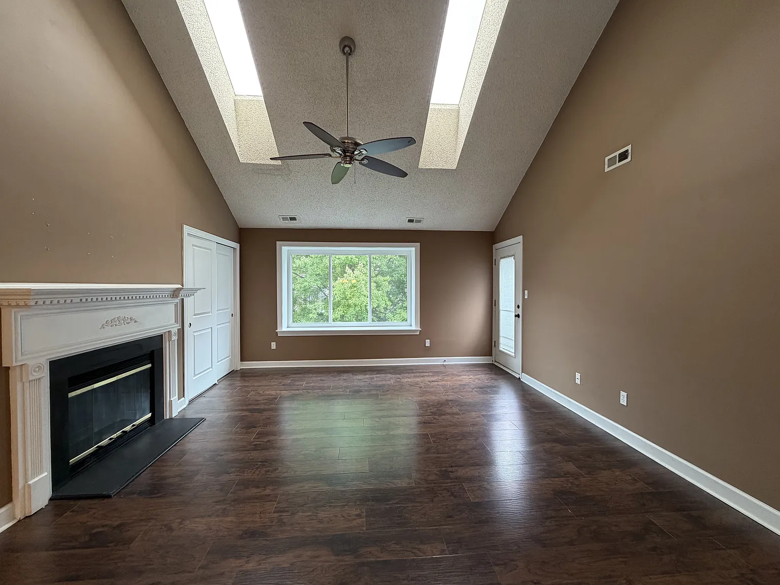 2 bed, 1434 sqft, $2,250 — Photo 2