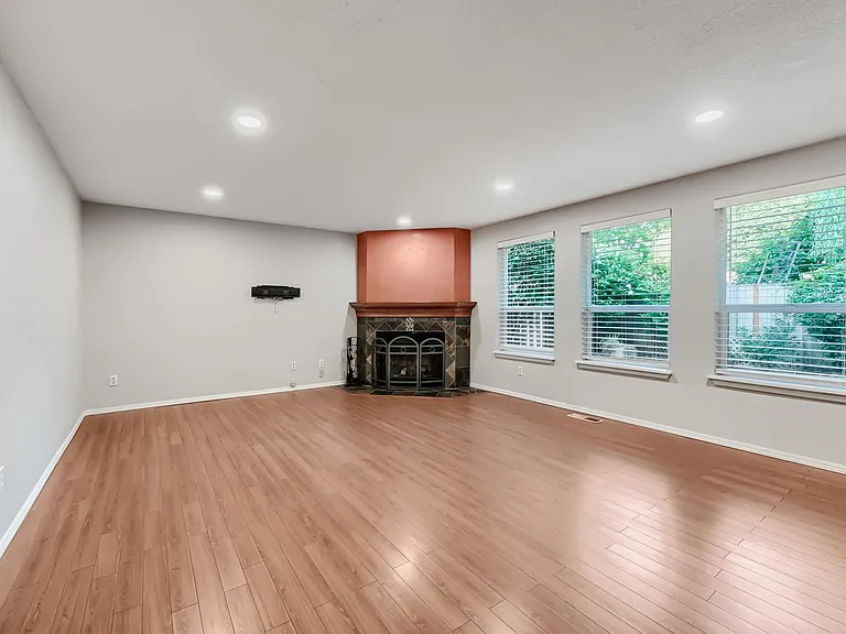4605 SW 164th Ter — Photo 5