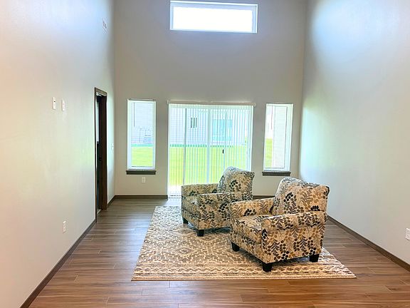 3rd image of 5419 S Huntwood Ave
