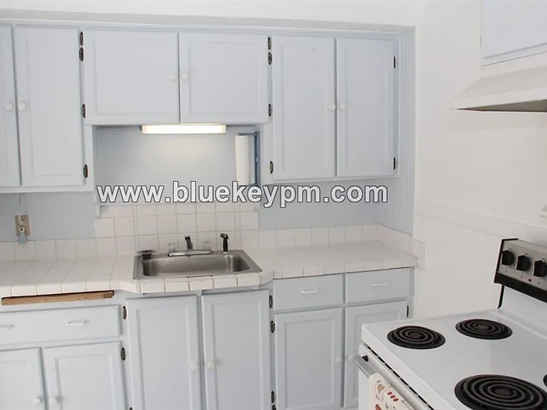 10911 SE Myrtle St — Photo 8