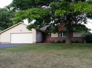 34 Long Park Ln, Rochester, NY 14612