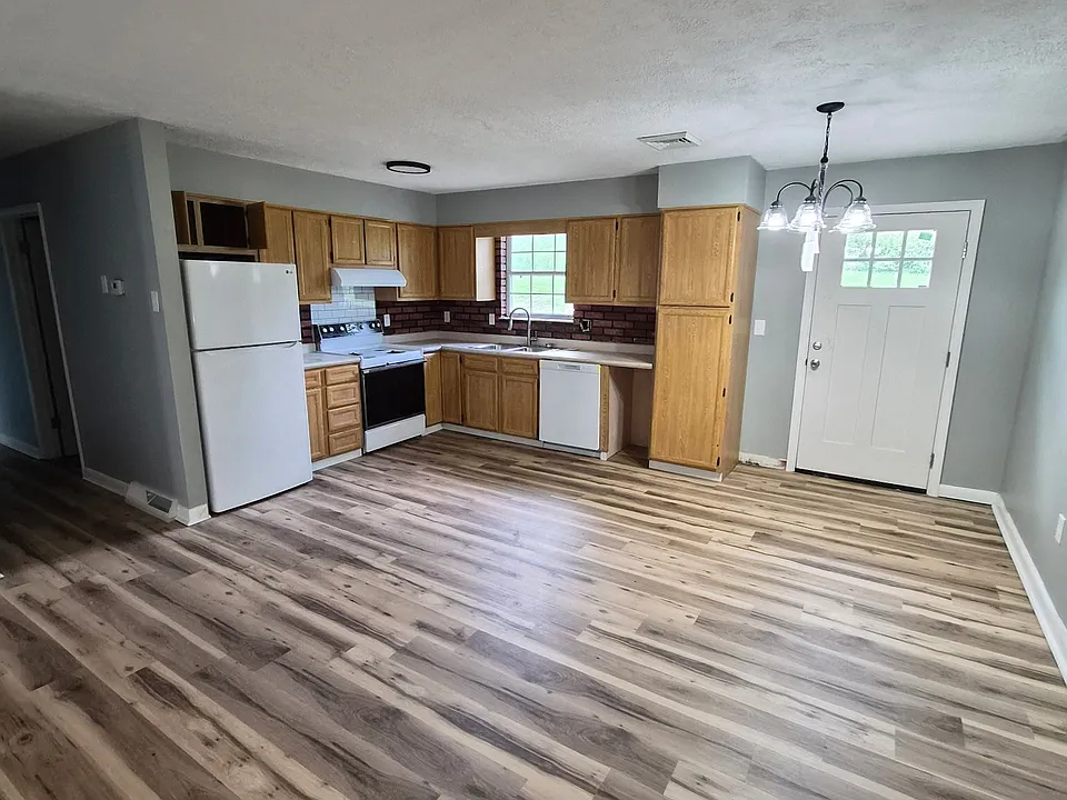 409 Grafton Rd