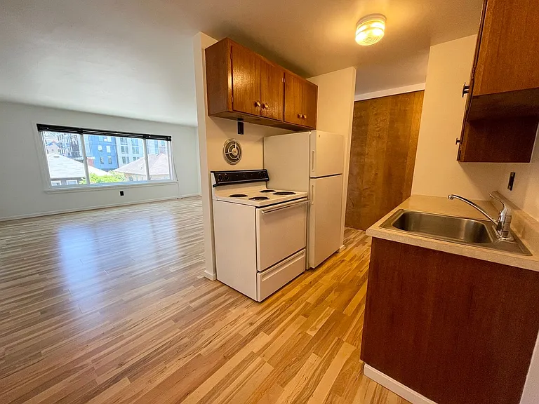 Escolier Apartments — Photo 25
