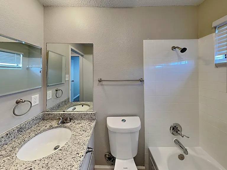 1317 Colony St — Photo 8