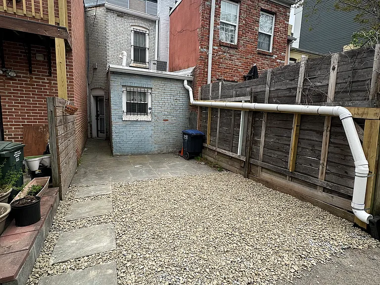 222 Parker St NE — Photo 11