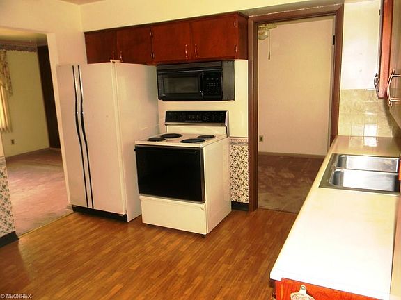 3rd image of 2530 41st St NE