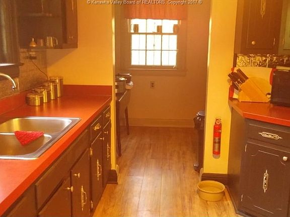 4th image of 824 Florence Dr