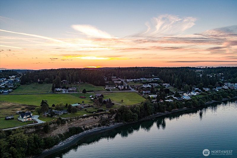 3rd image of 1649 Scenic Heights Road