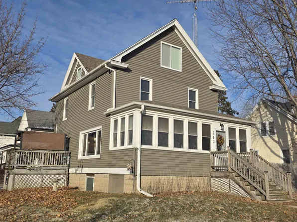 219 Spring St, Fox Lake, WI 53933
