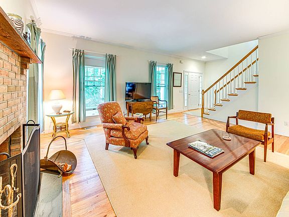 3rd image of 42 Copeces Ln