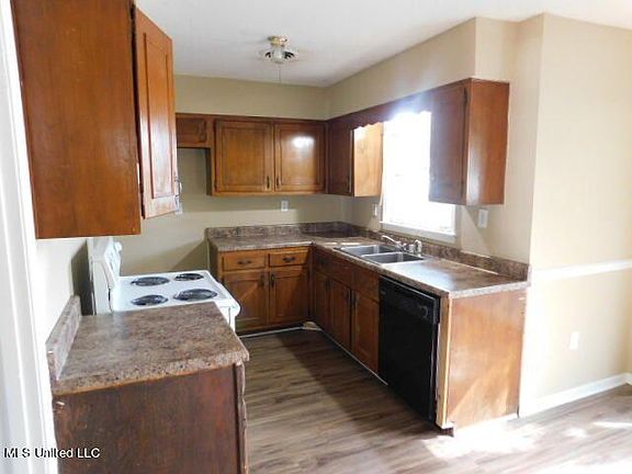4th image of 8068 Elmbrook Dr