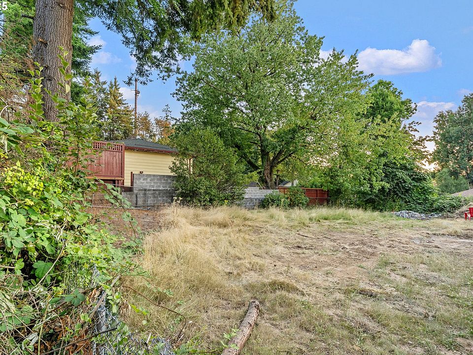 2nd image of 4910 SW Vesta St #2