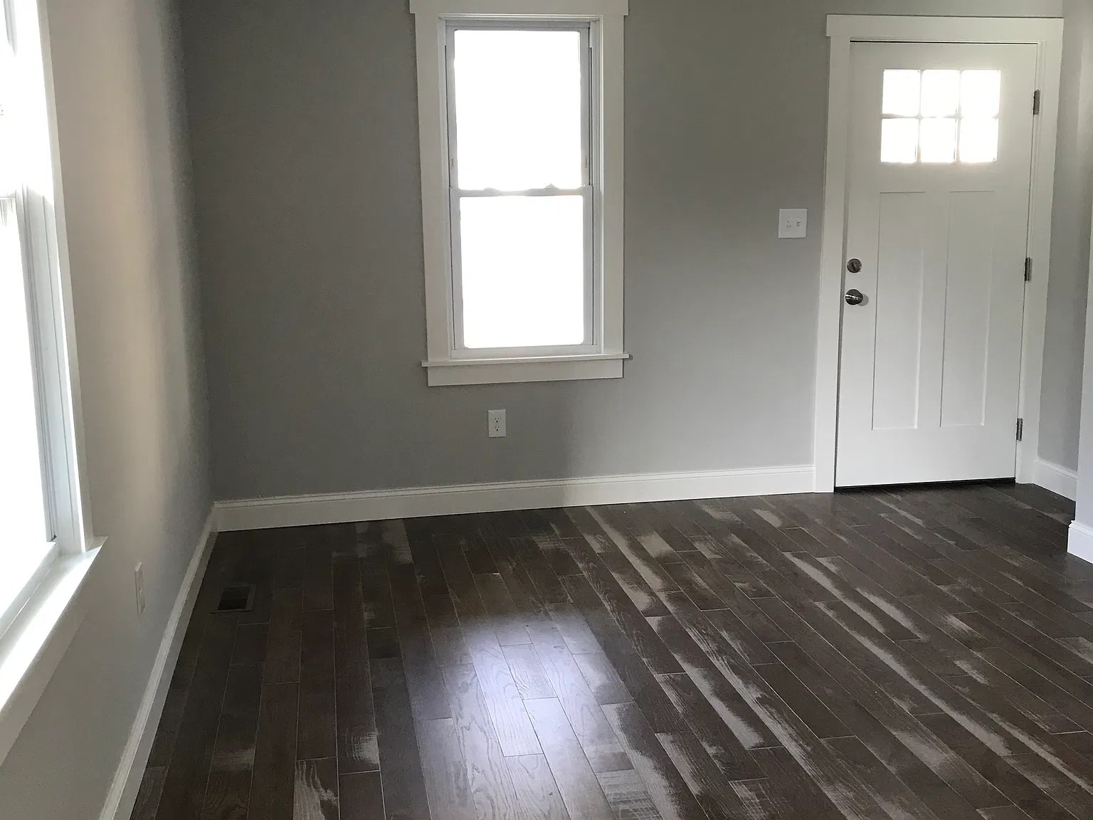 2 bed, 1058 sqft, $2,400 — Photo 2