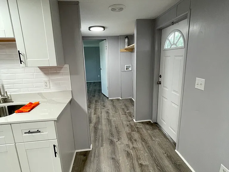 740 N Grady Ave — Photo 2