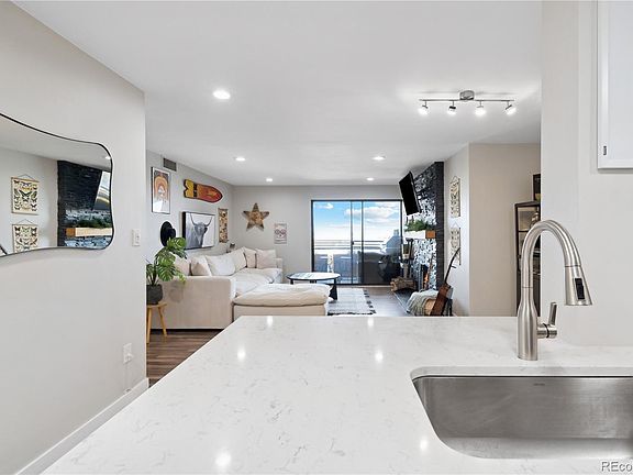 4th image of 800 Pearl Street #903