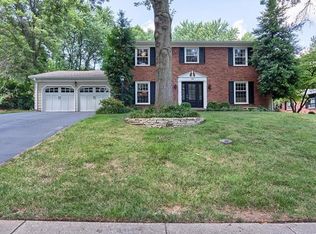 318 Ridgemeadow Dr, Chesterfield, MO 63017